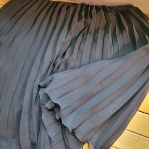 💚💚3 for $15💚💚 Elegant Black Pleated Skirt